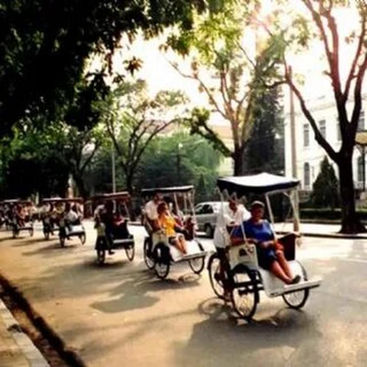 Bé gái 14 tuổi đau bụng, nôn - Cảm hứng video marketing từ Hotspot Matrix